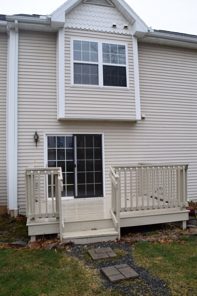 Building Photo - 140 Kenley Ct
