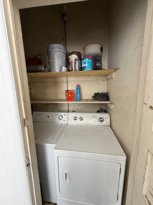 Foto del edificio - Price Main Street Triplex