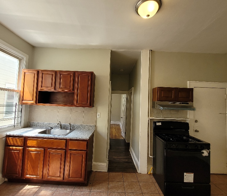 Primary Photo - 37 Hanford St