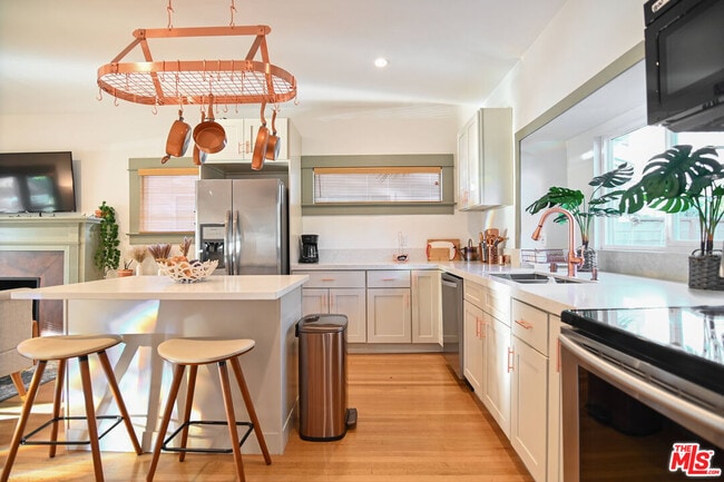 Foto del edificio - 1600 N Kingsley Dr