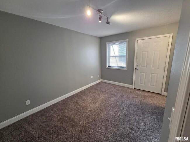 Building Photo - 1102 Mound St