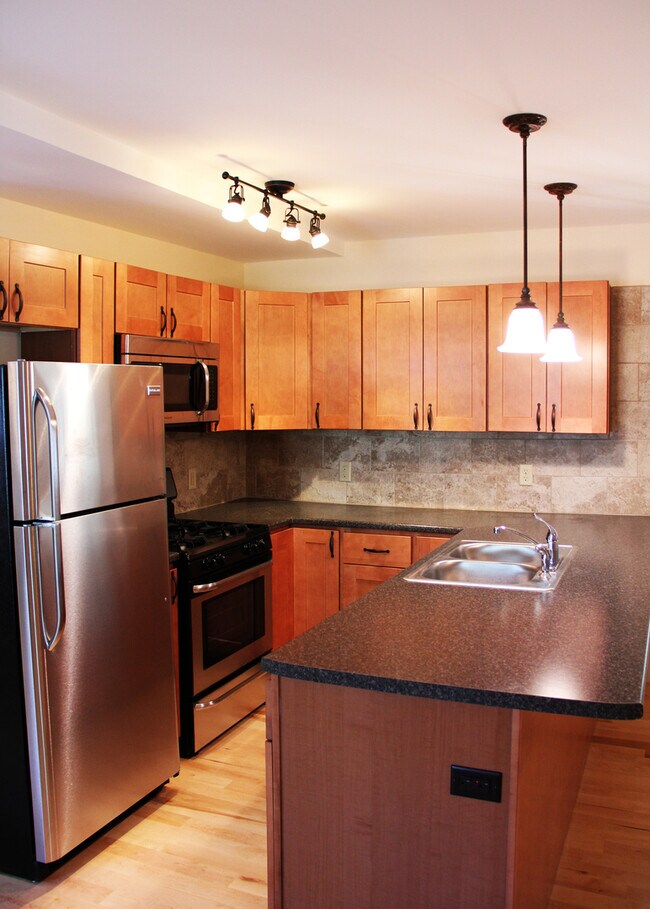 Building Photo - 108 N Winooski Ave
