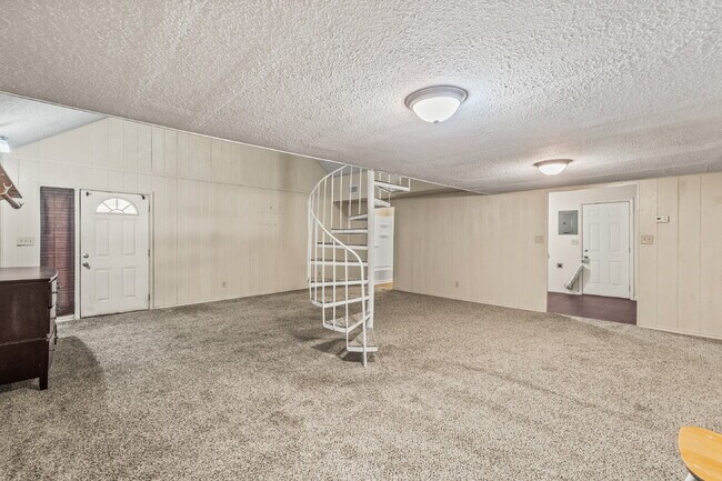 Foto del edificio - Large Efficiency w/ Loft, Minutes from TTU & Medical District