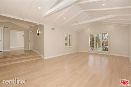 Building Photo - 301 S Maple Dr