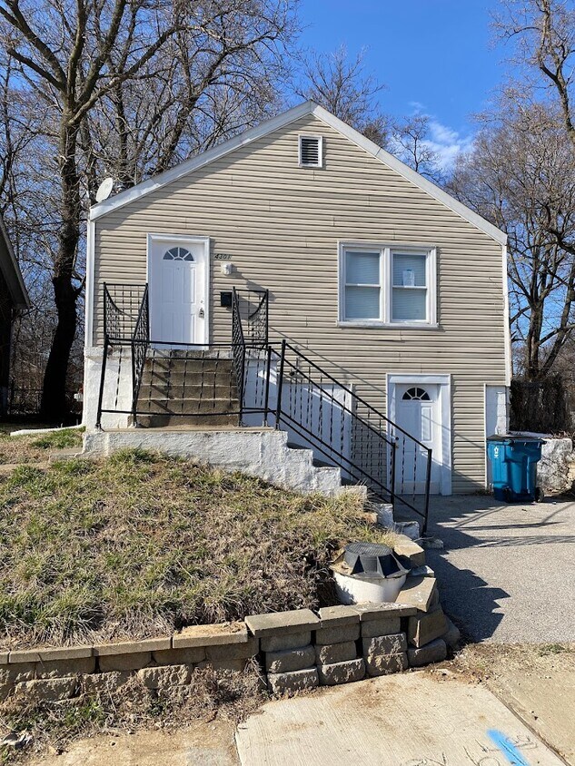 Primary Photo - 4301 Oakwood Ave