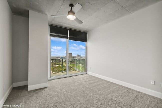 Foto del edificio - Luxury Meets Location – Prime 1 Bed Near Hermann Park