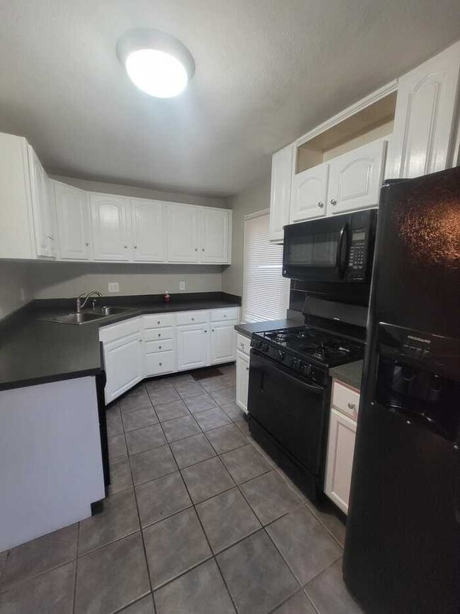 Building Photo - 967 Charbonier Rd Florissant, MO 63031