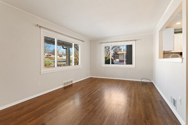 Foto del edificio - 1261 E Monroe St