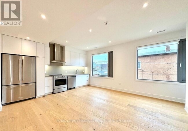 Building Photo - 155 Dovercourt Rd