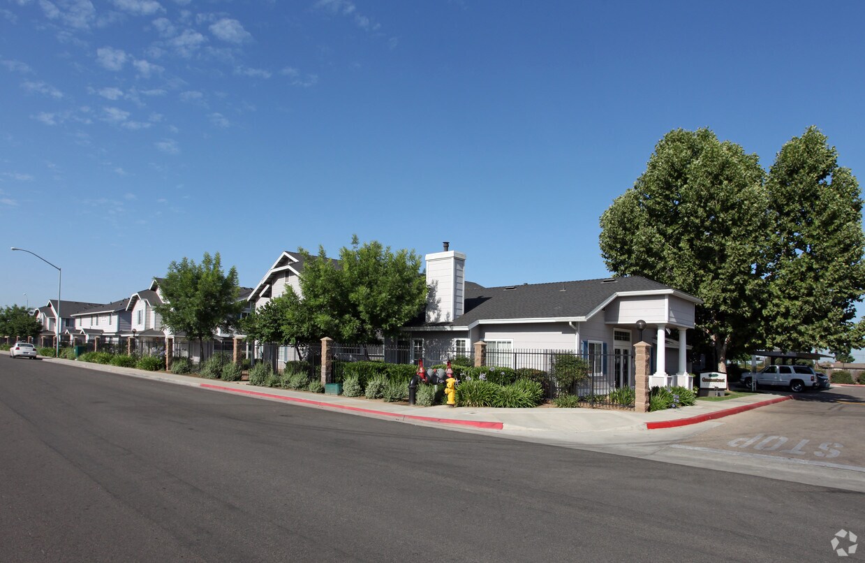 Foto del edificio - Green Street Townhomes