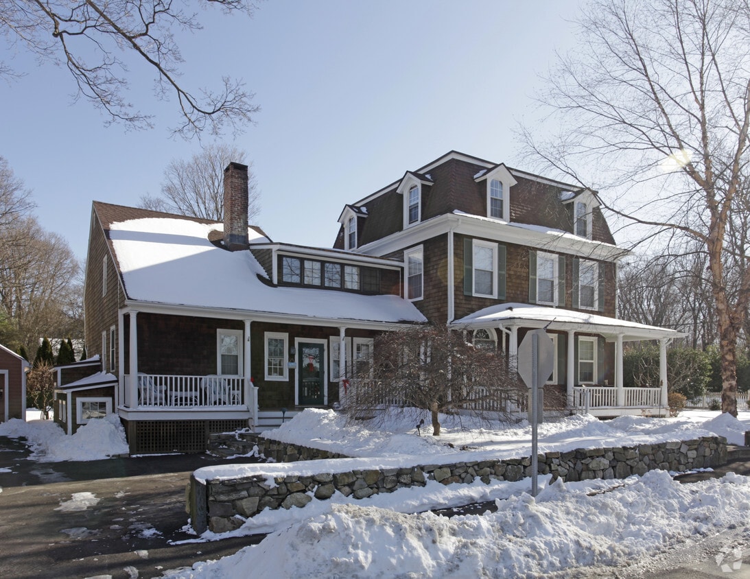 Primary Photo - 168 Rowayton Ave