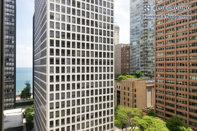 Foto del edificio - 860 N Dewitt Pl