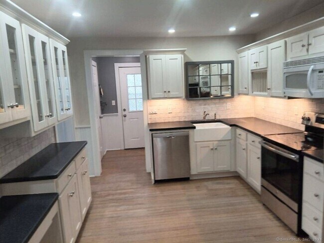 Building Photo - 39 Calhoun St