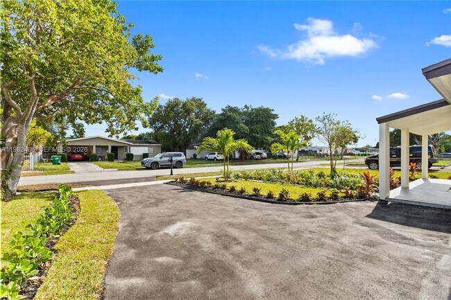 Foto del edificio - 15920 NW 17th Ct