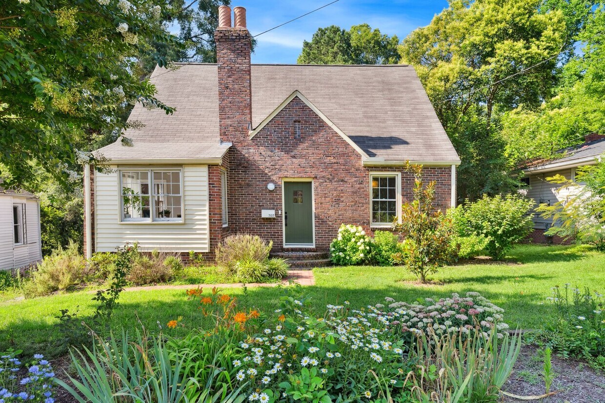 Primary Photo - 3bd/2ba Two-Story Home in Durham Only 1 Mi...