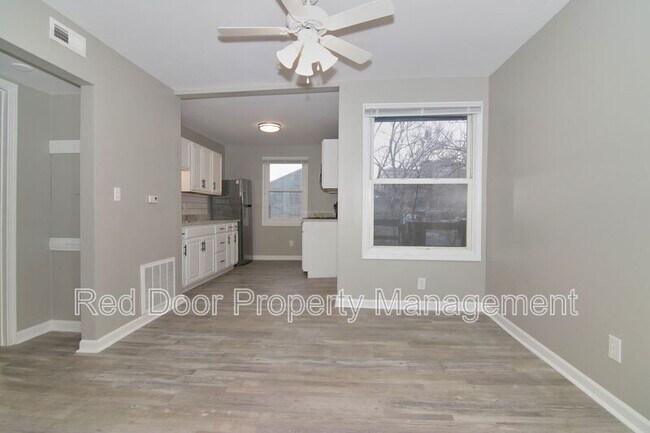 Foto del edificio - 1329 E Market St