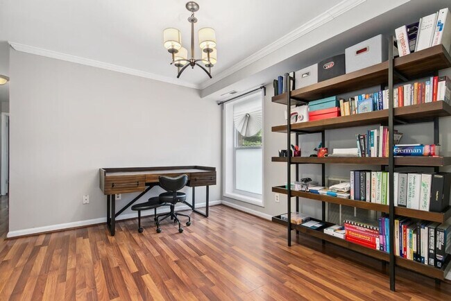 Foto del edificio - Charming 2BR Condo in Rockville *Utilities...