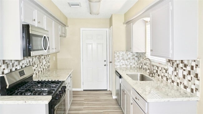 Building Photo - 7323 Woodoak Dr