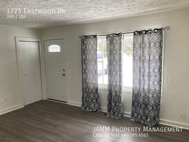 Building Photo - Rare 3-Bedroom Brunswick Find!