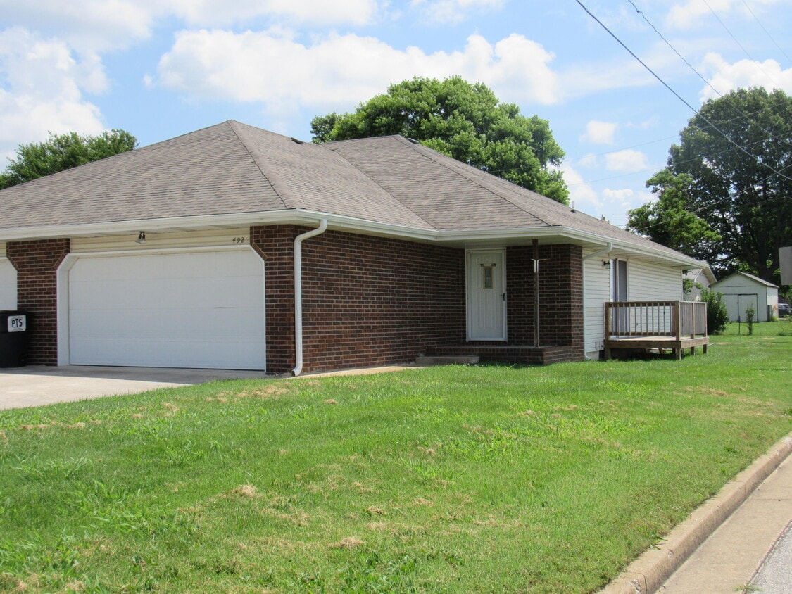 Primary Photo - 492 Haymes Ct