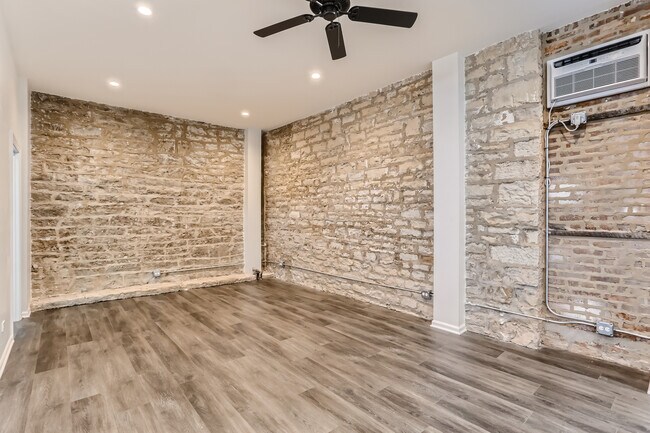 Foto del edificio - 226 E Illinois St