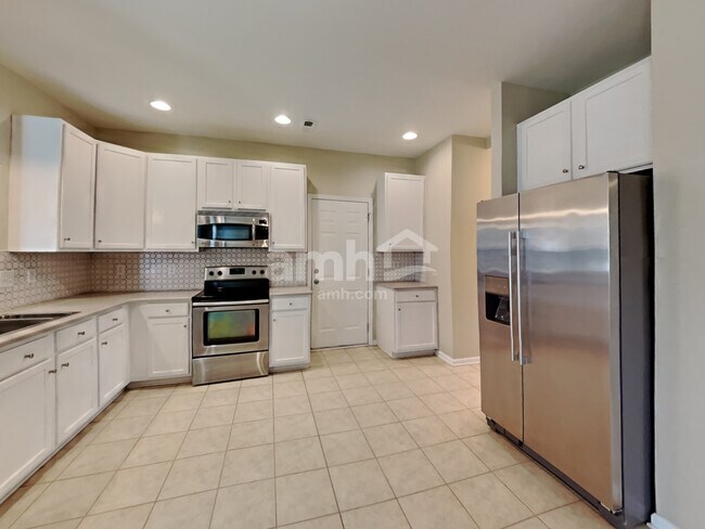 Foto del edificio - 136 Heywatchis Dr