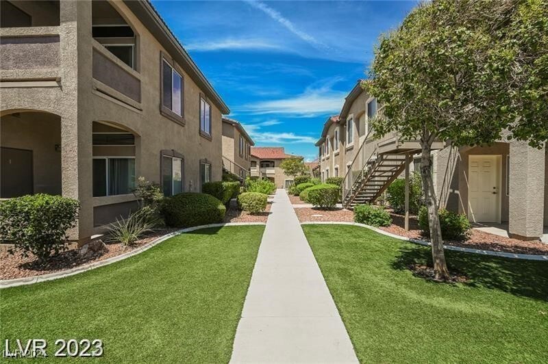 Primary Photo - 2305 W Horizon Ridge Pkwy