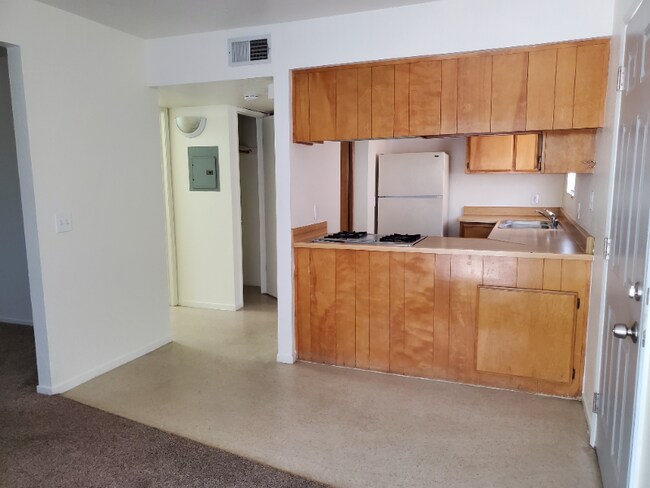Building Photo - 828 S Norma St