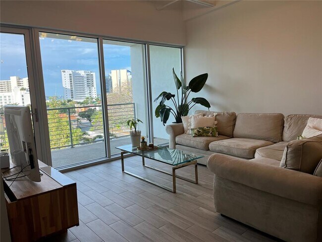 Foto del edificio - 332 Cocoanut Ave