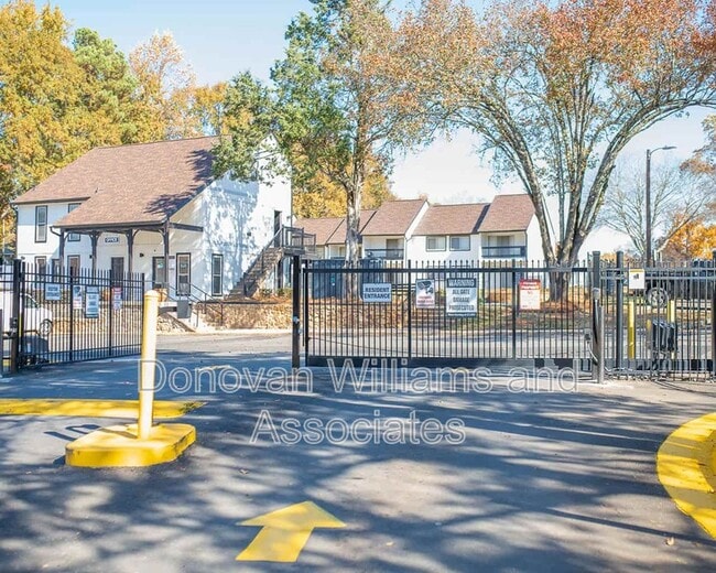 Building Photo - 2123 Kilborne Dr
