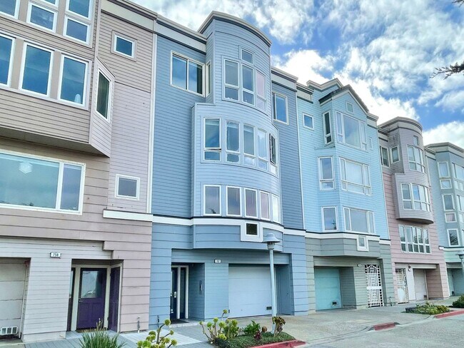 Foto del edificio - Modern 3BR/2BA, 1,491 SqFt Ocean Front Con...