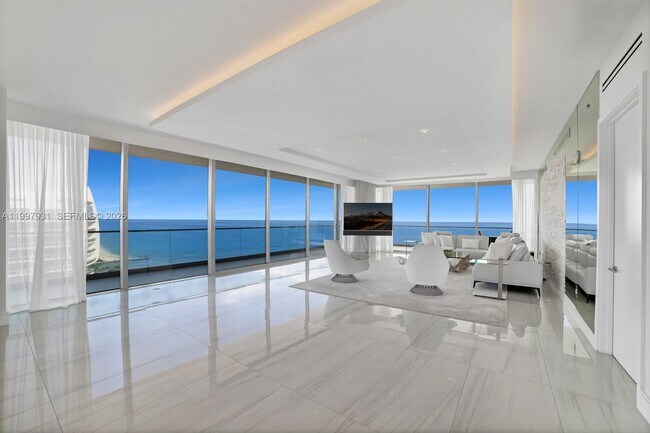 Foto del edificio - 10203 Collins Ave