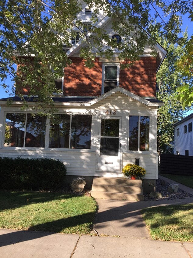 412 E 5th St Unit Apt 1, Winona, MN 55987 Apartments in Winona, MN