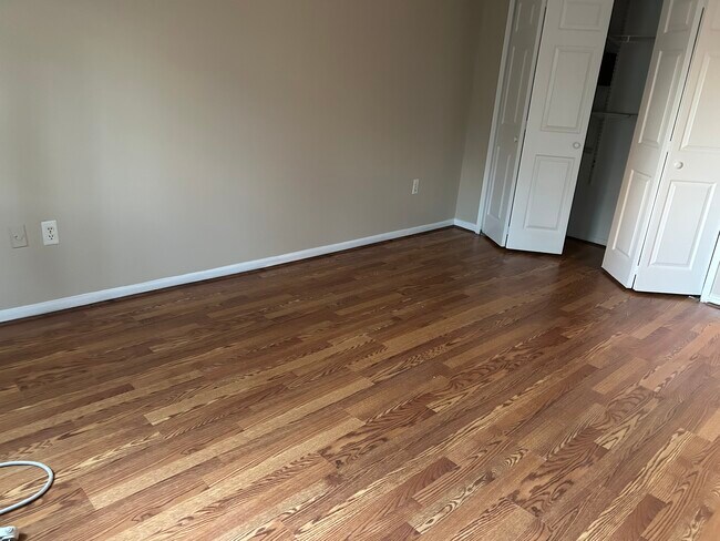 Segundo dormitorio con armarios dobles - 115 Polifly Rd