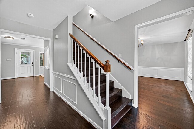 Foto del edificio - 811 Thicket Ln