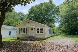 Building Photo - 512 Trade St