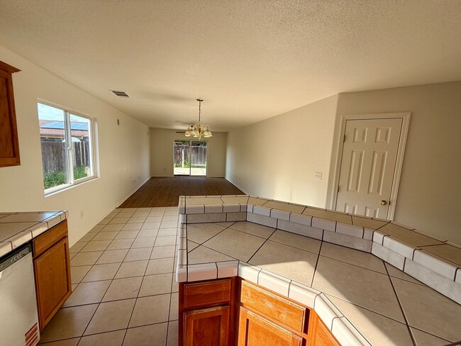 Foto del edificio - Newly Renovated 4-Bedroom, 2-Bathroom Home...