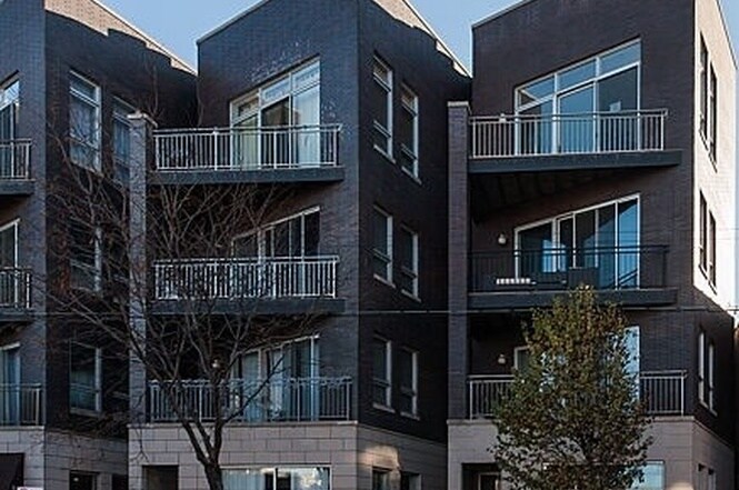 Primary Photo - 2631 W Chicago Ave