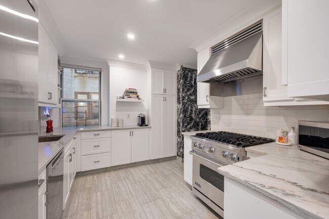 Foto del edificio - 220 W 93rd St