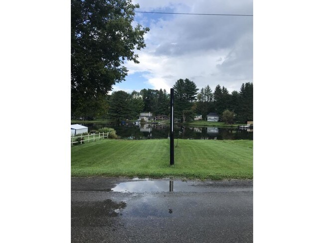 Foto del edificio - 11715 Forest Lake Rd