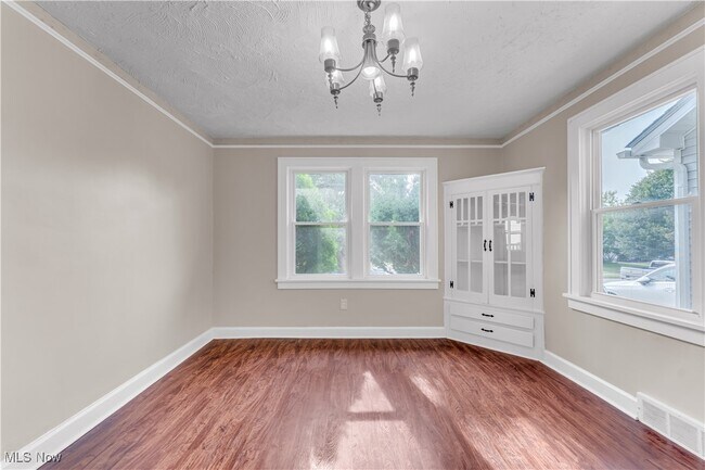 Foto del edificio - 5181 Clement Ave