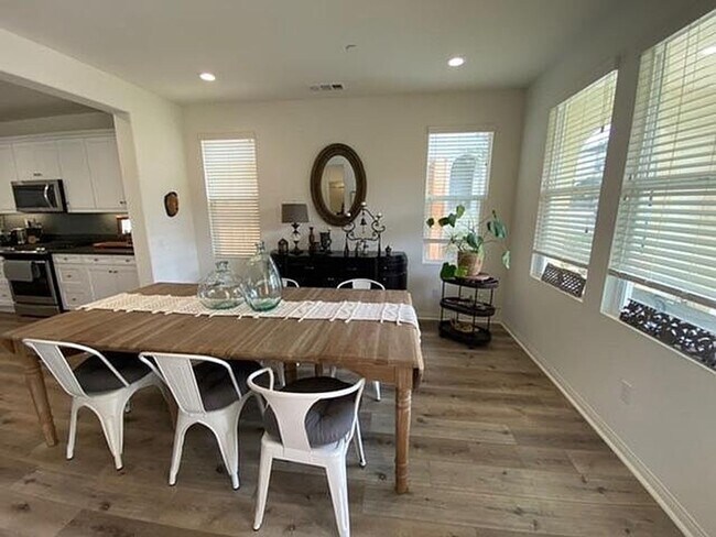 Foto del edificio - West Ventura's Solana Heights 4+3 Single Family Home $4,995.00