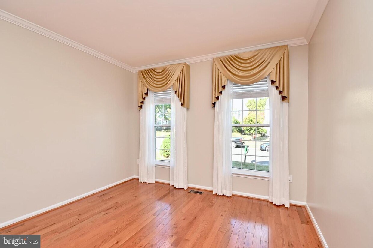 Foto principal - 8131 Landfall Ct