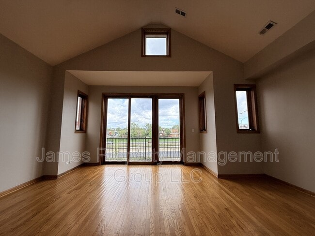 Building Photo - 2731 W Congress Pkwy