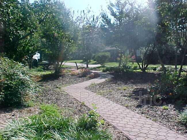 Foto del edificio - 1602 Pender St