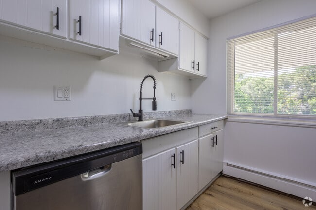 2BR, 1BA - 935SF - Kitchen - Sage Terrace Apartments