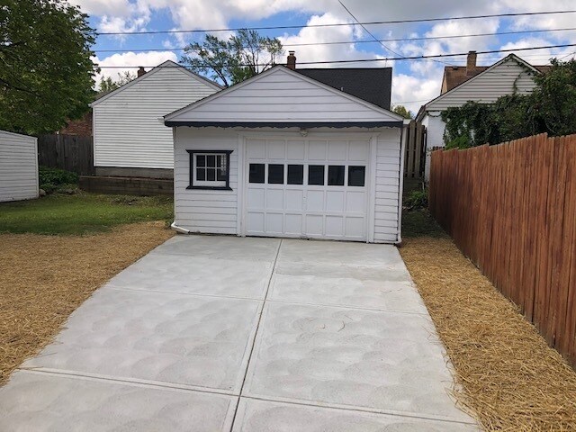 Building Photo - Cute 3 bedroom