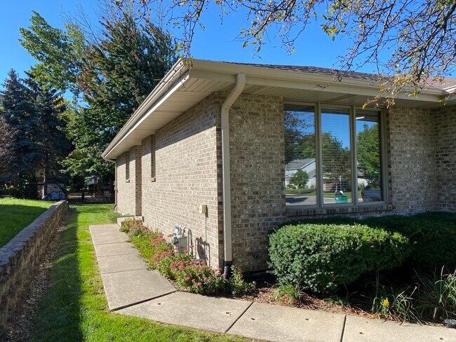 Foto del edificio - 23033 Bussey Dr