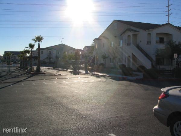 Foto del edificio - 5650 E Sahara Ave