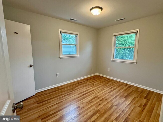 Foto del edificio - 13203 Hampshire Ct